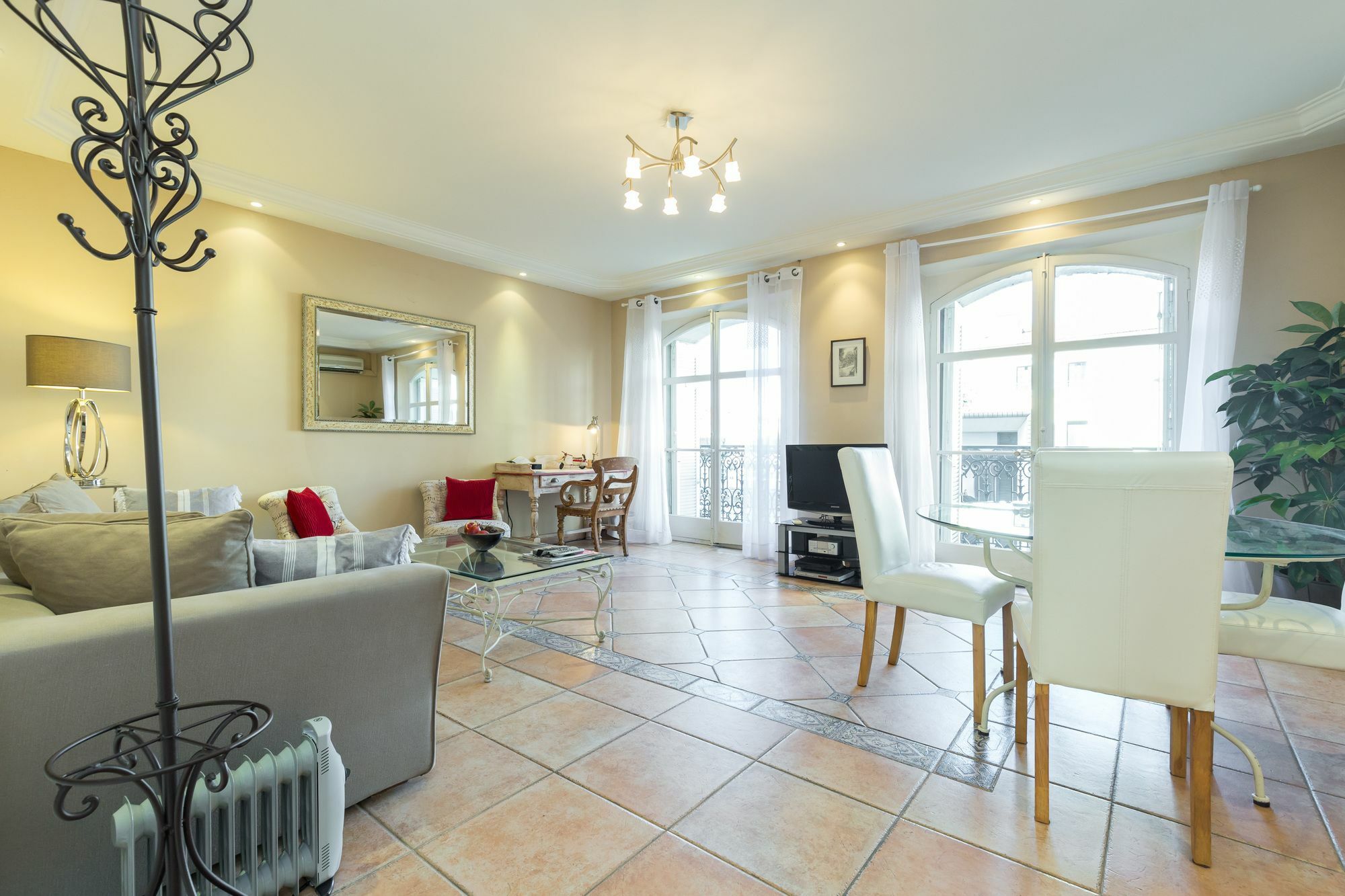 Lovely 2 Bed 2 Bath Apartment In Cannes On Rue Antibea Easy Walk To The Palais 224 Esterno foto